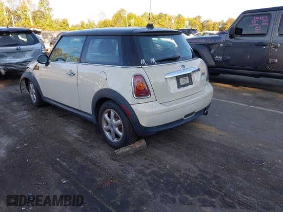 ✅ 2010 MINI Hardtop • VIN: WMWMF3C50ATZ28252 • Lot: 43392907. Listed on IAAI with 113,883 mi. Free auction sales archive from the USA and detailed vehicle history report at DreamBid. Image 3.