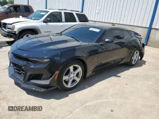 2020 Chevrolet Camaro 1LT z VIN 1G1FB1RS9L0117555, wystawiony jako Copart lot #68661025 z przebiegiem 77 158 mil mil oraz Szkoda całkowita • Salvage title. Historia ofert i sprzedaży dostępna na DreamBid. Obrazek 1.