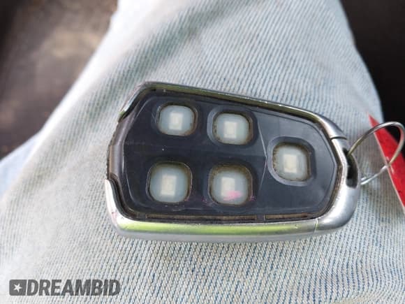 ✅ 2014 Cadillac CTS Performance AWD • VIN: 1G6AY5SX2E0175901 • Lot: 42082965. Wystawiony na IAAI z przebiegiem 177 525 mil. Bezpłatny archiwum sprzedaży aukcyjnych z USA i szczegółowy raport historii pojazdu na DreamBid. Zdjęcie 11.