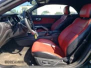 ✅ 2017 Ford Mustang GT Premium • VIN: 1FATP8FF7H5235678 • Lot: 62402565. Wystawiony na Copart z przebiegiem 79 988 mil. Bezpłatny archiwum sprzedaży aukcyjnych z USA i szczegółowy raport historii pojazdu na DreamBid. Zdjęcie 7.