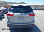 ✅ 2017 Toyota Highlander LE • VIN: 5TDZZRFH3HS188262 • Lot: 41976037. Wystawiony na IAAI z przebiegiem 112 777 mil. Bezpłatny archiwum sprzedaży aukcyjnych z USA i szczegółowy raport historii pojazdu na DreamBid. Zdjęcie 17.