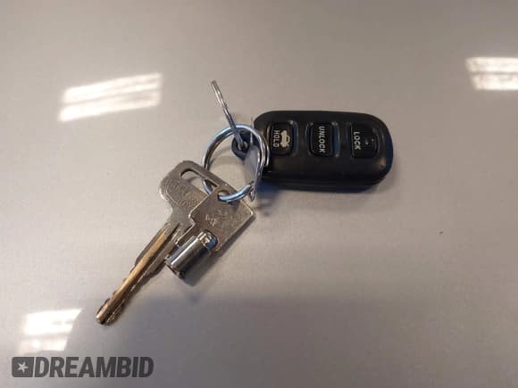 ✅ 2004 Toyota Camry SE • VIN: 4T1BE32K74U347698 • Lot: 43751300. Wystawiony na IAAI z przebiegiem 280 635 mil. Bezpłatny archiwum sprzedaży aukcyjnych z USA i szczegółowy raport historii pojazdu na DreamBid. Zdjęcie 11.