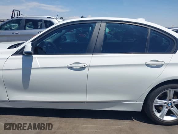 ✅ 2015 BMW 3 Series 328i • VIN: WBA3C1C52FP852932 • Lot: 42935008. Listed on IAAI with 136,082 mi. Free auction sales archive from the USA and detailed vehicle history report at DreamBid. Image 14.