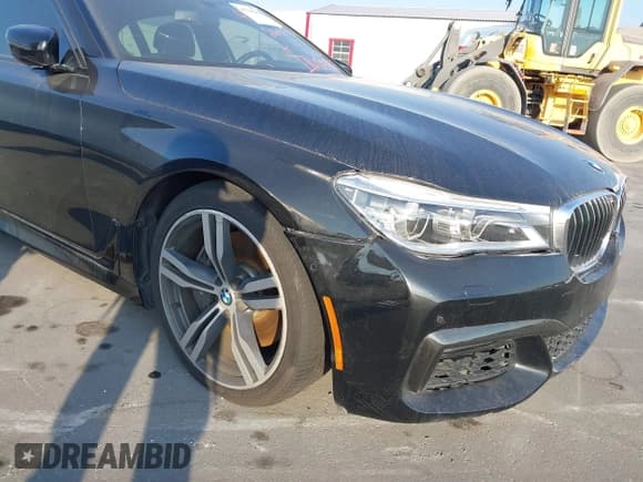 ✅ 2016 BMW 7 Series 750i • VIN: WBA7F0C56GGL99287 • Lot: 43749141. Wystawiony na IAAI z przebiegiem 102 726 mil. Bezpłatny archiwum sprzedaży aukcyjnych z USA i szczegółowy raport historii pojazdu na DreamBid. Zdjęcie 6.