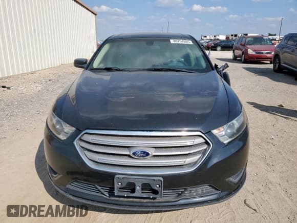 ✅ 2015 Ford Taurus SE • VIN: 1FAHP2D81FG123967 • Lot: 80704885. Wystawiony na Copart z przebiegiem 137 953 mil. Bezpłatny archiwum sprzedaży aukcyjnych z USA i szczegółowy raport historii pojazdu na DreamBid. Zdjęcie 5.