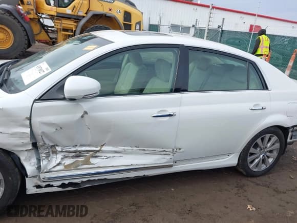 ✅ 2011 Toyota Avalon • VIN: 4T1BK3DB2BU395595 • Lot: 43570027. Wystawiony na IAAI z przebiegiem 69 281 mil. Bezpłatny archiwum sprzedaży aukcyjnych z USA i szczegółowy raport historii pojazdu na DreamBid. Zdjęcie 15.