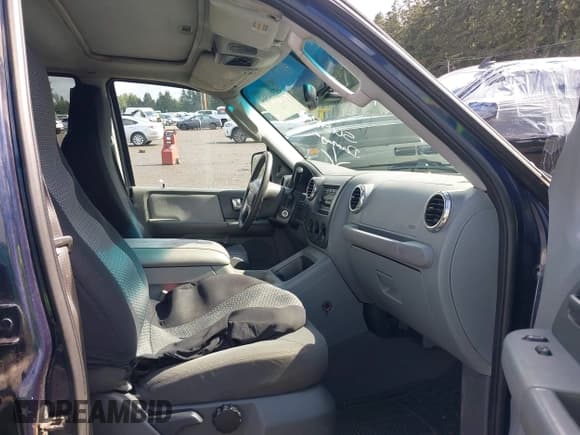 ✅ 2004 Ford Expedition Special Service • VIN: 1FMFU16L04LA40973 • Lot: 42304564. Wystawiony na IAAI z przebiegiem 221 708 mil. Bezpłatny archiwum sprzedaży aukcyjnych z USA i szczegółowy raport historii pojazdu na DreamBid. Zdjęcie 5.