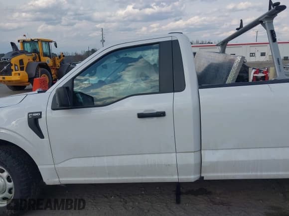 ✅ 2022 Ford F-150 XL • VIN: 1FTMF1CB2NKD95281 • Lot: 41684433. Listed on IAAI with Not provided. Free auction sales archive from the USA and detailed vehicle history report at DreamBid. Image 13.