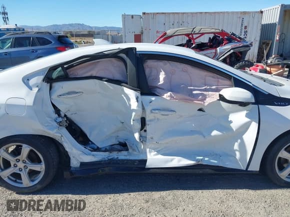 ✅ 2018 Chevrolet Volt LT • VIN: 1G1RC6S51JU139597 • Lot: 42885318. Wystawiony na IAAI z przebiegiem 65 635 mil. Bezpłatny archiwum sprzedaży aukcyjnych z USA i szczegółowy raport historii pojazdu na DreamBid. Zdjęcie 6.