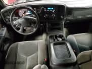 ✅ 2005 Chevrolet Silverado 2500HD LT • VIN: 1GCHK29UX5E169743 • Лот: 84625804. Опубликован ранее на Copart с пробегом 174 511 миль. Бесплатный доступ к архиву аукционных продаж из США и подробный отчёт об истории автомобиля на DreamBid. Изображение 8.
