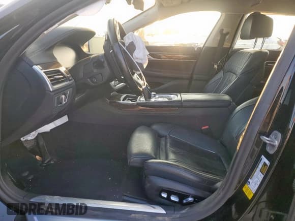 ✅ 2022 BMW 7 Series 740i • VIN: WBA7T2C00NCH32633 • Лот: 80549445. Опубликован ранее на Copart с пробегом 84 773 миль. Бесплатный доступ к архиву аукционных продаж из США и подробный отчёт об истории автомобиля на DreamBid. Изображение 7.