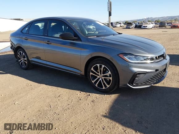 ✅ 2025 Volkswagen Jetta Sport • VIN: 3VWBX7BU1SM042414 • Лот: 43834312. Опубликован ранее на IAAI с пробегом 16 904 миль. Бесплатный доступ к архиву аукционных продаж из США и подробный отчёт об истории автомобиля на DreamBid. Изображение 1.