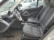 ✅ 2008 Smart fortwo Pure • VIN: WMEEJ31X98K201302 • Lot: 69189445. Wystawiony na Copart z przebiegiem 99 349 mil. Bezpłatny archiwum sprzedaży aukcyjnych z USA i szczegółowy raport historii pojazdu na DreamBid. Zdjęcie 7.