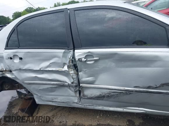 ✅ 2007 Toyota Corolla CE • VIN: 2T1BR32E37C785042 • Lot: 42650410. Listed on IAAI with 260,265 mi. Free auction sales archive from the USA and detailed vehicle history report at DreamBid. Image 13.