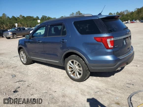 ✅ 2018 Ford Explorer XLT • VIN: 1FM5K8D80JGC65052 • Lot: 86637055. Wystawiony na Copart z przebiegiem 97 809 mil. Bezpłatny archiwum sprzedaży aukcyjnych z USA i szczegółowy raport historii pojazdu na DreamBid. Zdjęcie 2.
