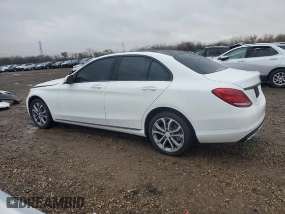 ✅ 2015 Mercedes-Benz C 300 • VIN: 55SWF4KB4FU087702 • Lot: 93246505. Wystawiony na Copart z przebiegiem 92 349 mil. Bezpłatny archiwum sprzedaży aukcyjnych z USA i szczegółowy raport historii pojazdu na DreamBid. Zdjęcie 2.