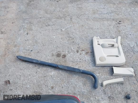 ✅ 2008 Chevrolet Silverado 2500HD 1LT • VIN: 1GCHK29KX8E163363 • Lot: 42540648. Wystawiony na IAAI z przebiegiem 242 555 mil. Bezpłatny archiwum sprzedaży aukcyjnych z USA i szczegółowy raport historii pojazdu na DreamBid. Zdjęcie 12.