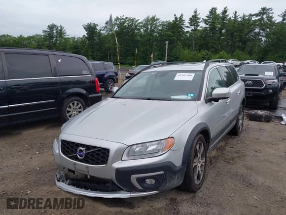 ✅ 2015 Volvo XC70 T6 • VIN: YV4902NKXF1231498 • Lot: 42547264. Listed on IAAI with 124,198 mi. Free auction sales archive from the USA and detailed vehicle history report at DreamBid. Image 2.