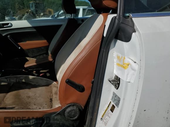 ✅ 2015 Volkswagen Beetle 1.8T • VIN: 3VW517AT8FM809530 • Лот: 65268605. Опубликован ранее на Copart с пробегом Не указан. Бесплатный доступ к архиву аукционных продаж из США и подробный отчёт об истории автомобиля на DreamBid. Изображение 12.