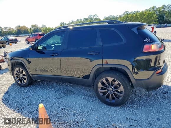 ✅ 2021 Jeep Cherokee Latitude Lux • VIN: 1C4PJLMX4MD192199 • Лот: 90848655. Опубликован ранее на Copart с пробегом 90 715 миль. Бесплатный доступ к архиву аукционных продаж из США и подробный отчёт об истории автомобиля на DreamBid. Изображение 2.