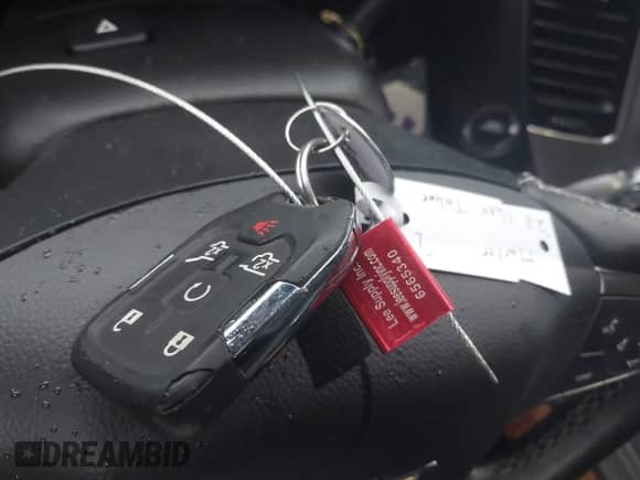 2020 Chevrolet Tahoe Premier z VIN 1GNSKCKC9LR138669, wystawiony jako IAAI lot #40800766 z przebiegiem 51 448 mil mil oraz . Historia ofert i sprzedaży dostępna na DreamBid. Obrazek 11.