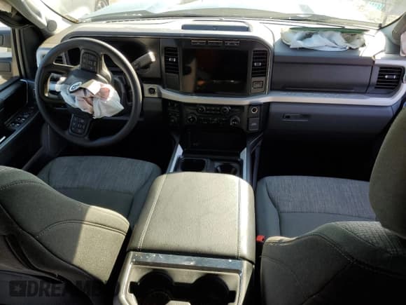 ✅ 2023 Ford F-350 XLT • VIN: 1FT8W3BN3PEC98441 • Лот: 81083415. Опубликован ранее на Copart с пробегом Не указан. Бесплатный доступ к архиву аукционных продаж из США и подробный отчёт об истории автомобиля на DreamBid. Изображение 8.