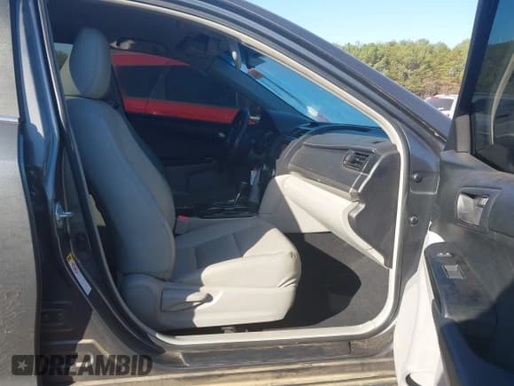 ✅ 2012 Toyota Camry SE • VIN: 4T1BF1FK9CU550053 • Lot: 43696983. Wystawiony na IAAI z przebiegiem 181 732 mil. Bezpłatny archiwum sprzedaży aukcyjnych z USA i szczegółowy raport historii pojazdu na DreamBid. Zdjęcie 5.