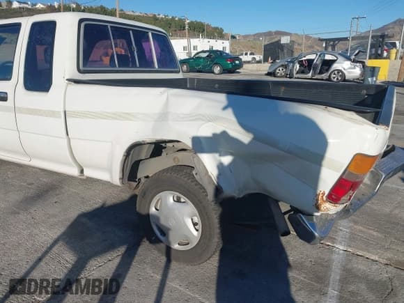 ✅ 1991 Toyota Pickup • VIN: JT4VN93D5M5022577 • Lot: 41710172. Listed on IAAI with 205,311 mi. Free auction sales archive from the USA and detailed vehicle history report at DreamBid. Image 18.
