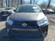 ✅ 2018 Toyota Highlander LE • VIN: 5TDZZRFH1JS278483 • Lot: 41846565. Wystawiony na IAAI z przebiegiem 59 849 mil. Bezpłatny archiwum sprzedaży aukcyjnych z USA i szczegółowy raport historii pojazdu na DreamBid. Zdjęcie 12.