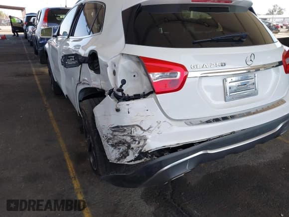 ✅ 2019 Mercedes-Benz GLA 250 • VIN: WDCTG4EB4KU009333 • Lot: 43306710. Wystawiony na IAAI z przebiegiem 59 413 mil. Bezpłatny archiwum sprzedaży aukcyjnych z USA i szczegółowy raport historii pojazdu na DreamBid. Zdjęcie 6.