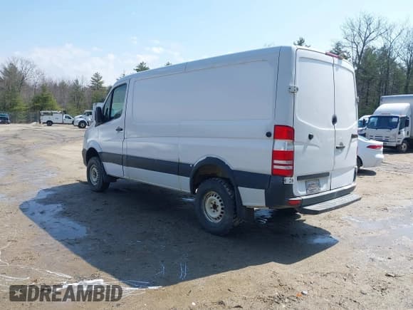 ✅ 2015 Mercedes-Benz Sprinter • VIN: WD3FE7CC1FP171828 • Lot: 41828481. Listed on IAAI with 520,350 mi. Free auction sales archive from the USA and detailed vehicle history report at DreamBid. Image 3.