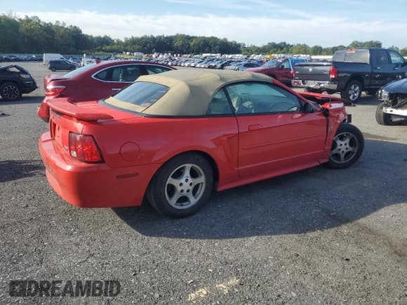 ✅ 2002 Ford Mustang Deluxe • VIN: 1FAFP44412F226788 • Лот: 70845745. Опубликован ранее на Copart с пробегом 132 526 миль. Бесплатный доступ к архиву аукционных продаж из США и подробный отчёт об истории автомобиля на DreamBid. Изображение 3.