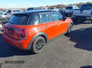 ✅ 2020 MINI Hardtop 4 Door Cooper • VIN: WMWXU7C07L2M08900 • Lot: 43640448. Wystawiony na IAAI z przebiegiem 12 944 mil. Bezpłatny archiwum sprzedaży aukcyjnych z USA i szczegółowy raport historii pojazdu na DreamBid. Zdjęcie 4.