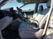 ✅ 2011 Toyota Highlander • VIN: 5TDZK3EH3BS031325 • Лот: 92128745. Опубликован ранее на Copart с пробегом 172 503 миль. Бесплатный доступ к архиву аукционных продаж из США и подробный отчёт об истории автомобиля на DreamBid. Изображение 7.