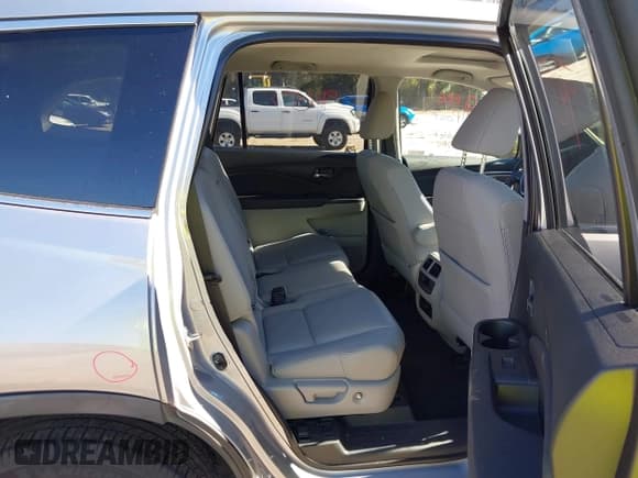 ✅ 2018 Honda Pilot EX-L • VIN: 5FNYF5H50JB022694 • Lot: 43577333. Listed on IAAI with 85,037 mi. Free auction sales archive from the USA and detailed vehicle history report at DreamBid. Image 8.