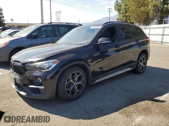 ✅ 2017 BMW X1 sDrive28i • VIN: WBXHU7C30H5H37953 • Lot: 70958995. Wystawiony na Copart z przebiegiem 126 943 mil. Bezpłatny archiwum sprzedaży aukcyjnych z USA i szczegółowy raport historii pojazdu na DreamBid. Zdjęcie 1.