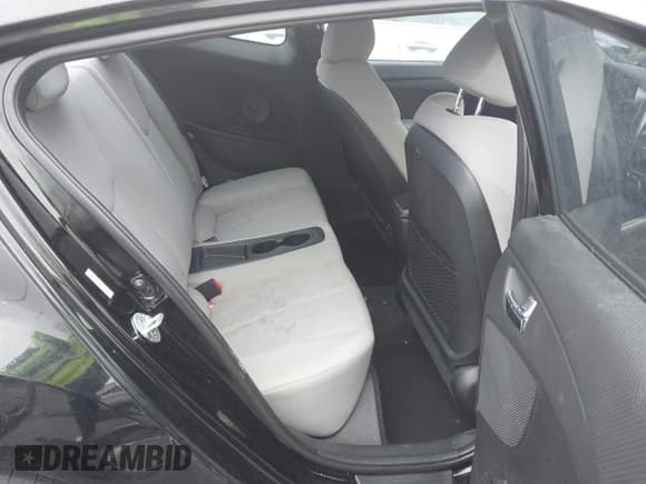 ✅ 2013 Hyundai Veloster w/Black Int • VIN: KMHTC6AD6DU146227 • Lot: 43533594. Wystawiony na IAAI z przebiegiem 104 427 mil. Bezpłatny archiwum sprzedaży aukcyjnych z USA i szczegółowy raport historii pojazdu na DreamBid. Zdjęcie 8.