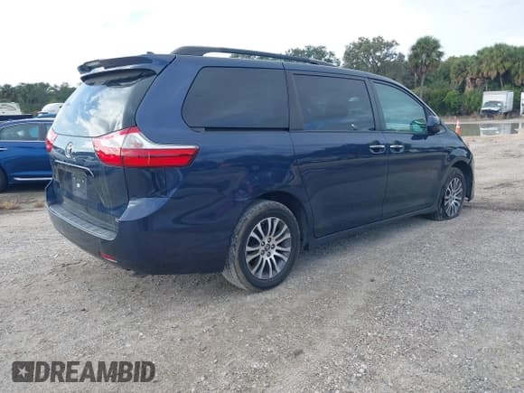 ✅ 2019 Toyota Sienna Limited • VIN: 5TDYZ3DC9KS983579 • Lot: 43839654. Listed on IAAI with 209,573 mi. Free auction sales archive from the USA and detailed vehicle history report at DreamBid. Image 4.