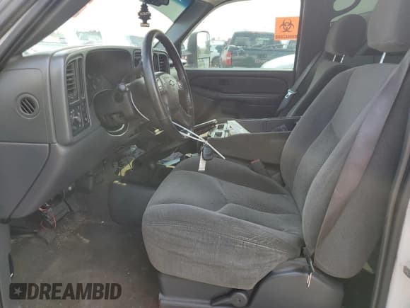 ✅ 2006 Chevrolet Silverado 2500HD LT3 • VIN: 1GCHK232X6F110873 • Lot: 86475445. Wystawiony na Copart z przebiegiem 226 349 mil. Bezpłatny archiwum sprzedaży aukcyjnych z USA i szczegółowy raport historii pojazdu na DreamBid. Zdjęcie 7.