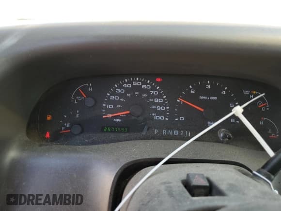 ✅ 2002 Ford F-250 XL • VIN: 1FTNW21S52EC70105 • Lot: 48531175. Listed on Copart with 257,759 mi. Free auction sales archive from the USA and detailed vehicle history report at DreamBid. Image 9.