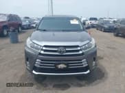 ✅ 2018 Toyota Highlander Limited • VIN: 5TDDZRFHXJS869860 • Lot: 42481411. Wystawiony na IAAI z przebiegiem 149 353 mil. Bezpłatny archiwum sprzedaży aukcyjnych z USA i szczegółowy raport historii pojazdu na DreamBid. Zdjęcie 13.