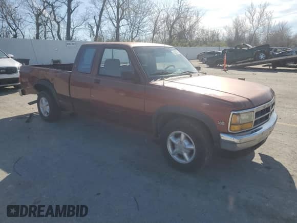 1992 Dodge Dakota с VIN 1B7GL23YXNS633409, выставлен на аукционе Copart как лот 51067775 с пробегом 153 174 миль миль и Списание • Salvage title. История ставок и продаж доступна на DreamBid. Изображение 4.