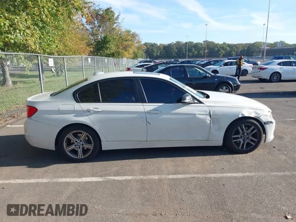 ✅ 2015 BMW 3 Series 328i xDrive • VIN: WBA3B5G58FNS14703 • Lot: 43357969. Listed on IAAI with 112,214 mi. Free auction sales archive from the USA and detailed vehicle history report at DreamBid. Image 13.