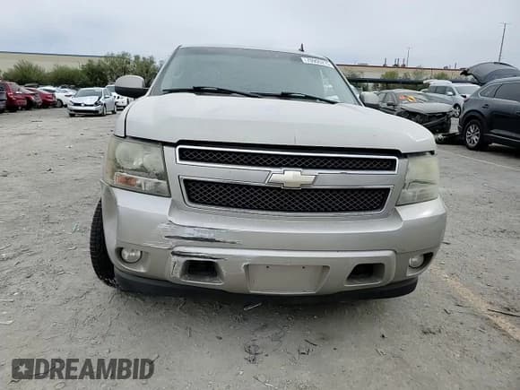 ✅ 2008 Chevrolet Suburban 1LT • VIN: 3GNFC16J58G185328 • Lot: 70955215. Wystawiony na Copart z przebiegiem 172 671 mil. Bezpłatny archiwum sprzedaży aukcyjnych z USA i szczegółowy raport historii pojazdu na DreamBid. Zdjęcie 15.