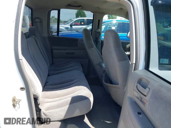 ✅ 2003 Dodge Dakota SLT • VIN: 1D7HL48X73S126440 • Lot: 42330513. Wystawiony na IAAI z przebiegiem 223 959 mil. Bezpłatny archiwum sprzedaży aukcyjnych z USA i szczegółowy raport historii pojazdu na DreamBid. Zdjęcie 8.