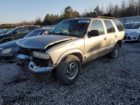 ✅ 2001 Chevrolet Blazer LT • VIN: 1GNDT13W51K261555 • Lot: 88991005. Wystawiony na Copart z przebiegiem 235 706 mil. Bezpłatny archiwum sprzedaży aukcyjnych z USA i szczegółowy raport historii pojazdu na DreamBid. Zdjęcie 1.