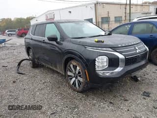 ✅ 2025 Mitsubishi Outlander SE • VIN: JA4J4VA84SZ018777 • Lot: 43523856. Wystawiony na IAAI z przebiegiem 8 084 mil. Bezpłatny archiwum sprzedaży aukcyjnych z USA i szczegółowy raport historii pojazdu na DreamBid. Zdjęcie 1.