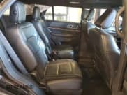 ✅ 2018 Ford Explorer Platinum • VIN: 1FM5K8HT6JGA34459 • Lot: 91838085. Wystawiony na Copart z przebiegiem Nie podano. Bezpłatny archiwum sprzedaży aukcyjnych z USA i szczegółowy raport historii pojazdu na DreamBid. Zdjęcie 11.