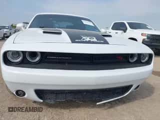 2015 Dodge Challenger R/T Scat Pack z VIN 2C3CDZFJ6FH757466, wystawiony jako IAAI lot #43039796 z przebiegiem 120 512 mil mil oraz . Historia ofert i sprzedaży dostępna na DreamBid. Obrazek 6.