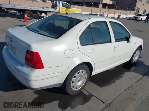 ✅ 2000 Volkswagen Jetta GL • VIN: 3VWRC29M7YM194788 • Lot: 43857550. Wystawiony na IAAI z przebiegiem 102 311 mil. Bezpłatny archiwum sprzedaży aukcyjnych z USA i szczegółowy raport historii pojazdu na DreamBid. Zdjęcie 4.